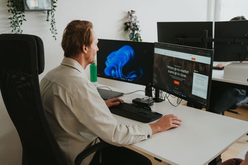 Casper ved PC - HubSpot