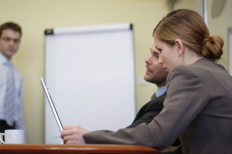 Feedback og evaluering på tværs af salg og marketing