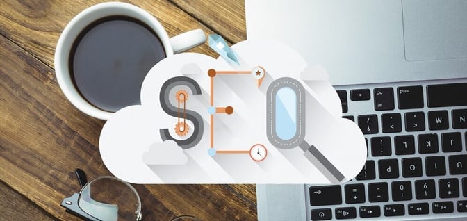 SEO-arbejde på en laptop 