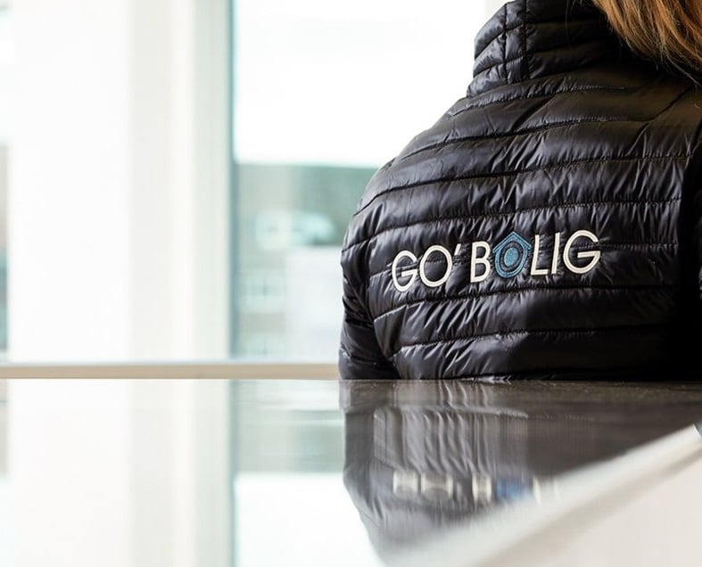 jakke-med-gobolig-logo