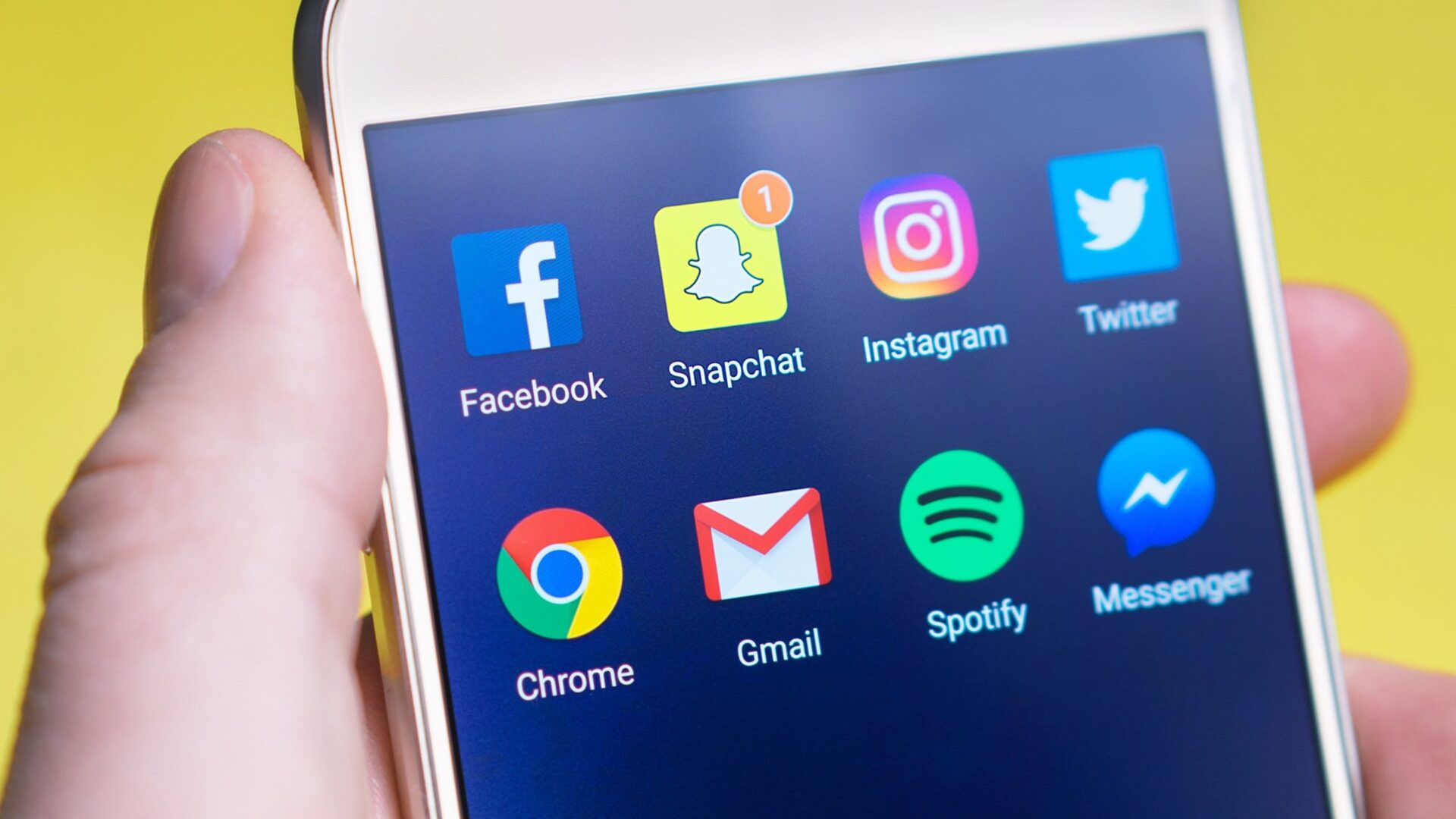 Smartphone, der bl.a. viser Facebook, Instagram og Linkedin